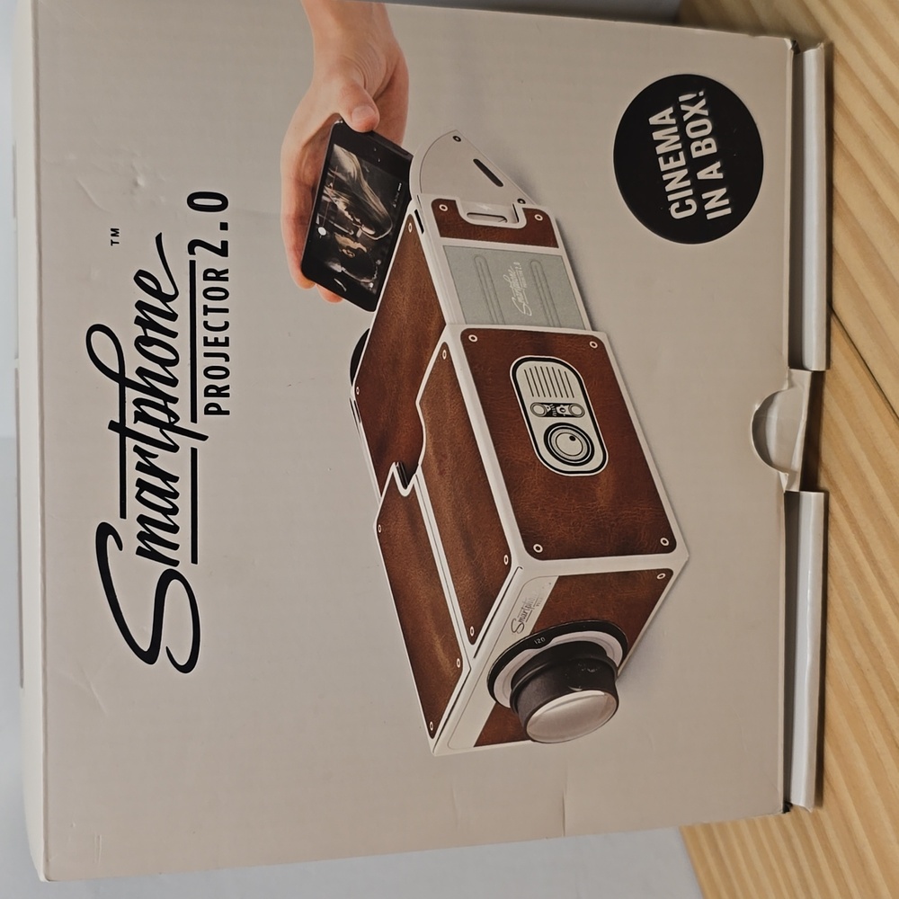 Smartphone Projector 2.0 Cinema In A Box - Picture 4 of 4
